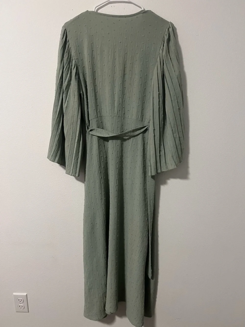 Sage Green V-Neck Midi Dress with Pleated Sleeves - Picture 2 of 2